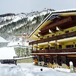 Shatush Hotel