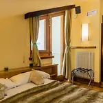Shatush Hotel