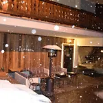 Shatush Hotel