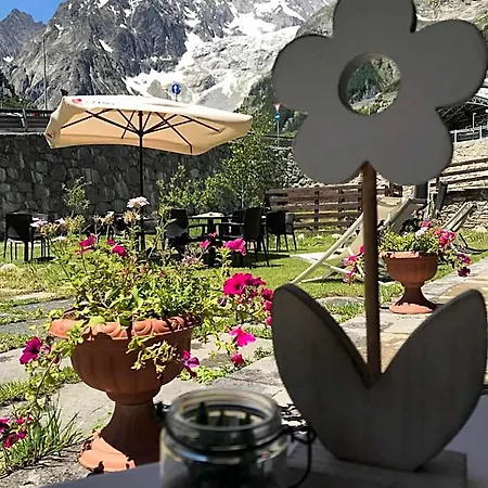 Shatush Hotel