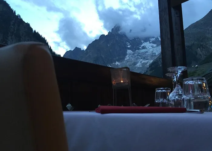 シャトゥーシュ オテル 3*