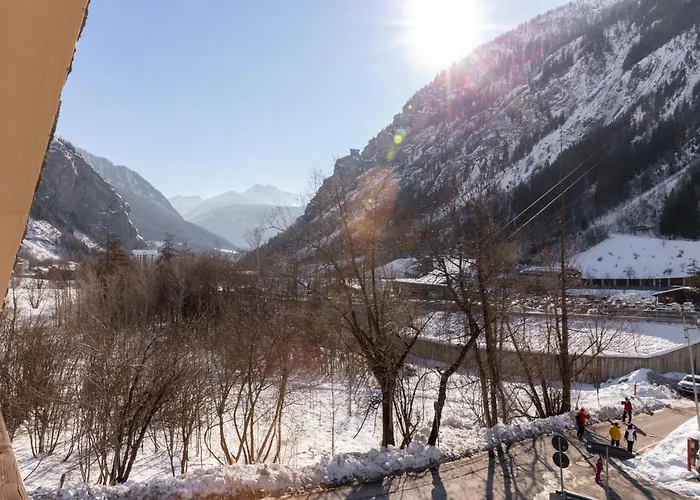 シャトゥーシュ オテル 3* クールマイユール