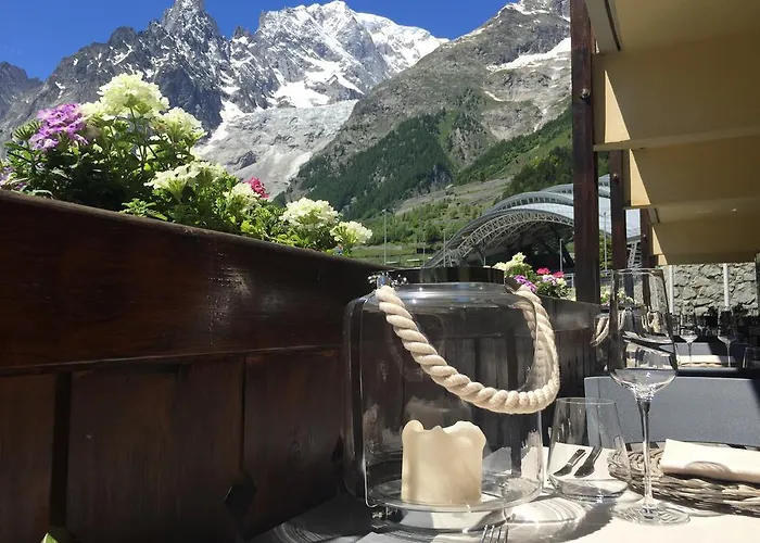 シャトゥーシュ オテル