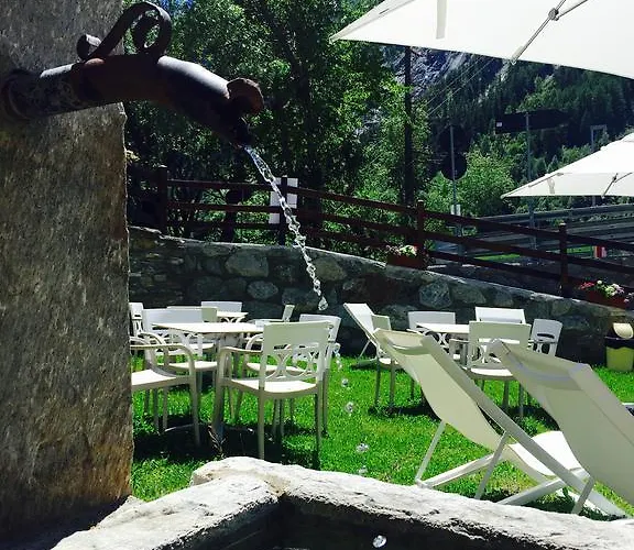 シャトゥーシュ オテル