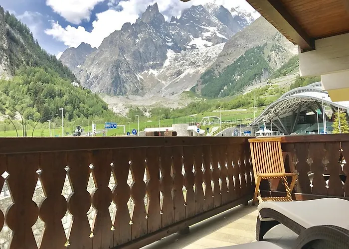 シャトゥーシュ オテル 3*